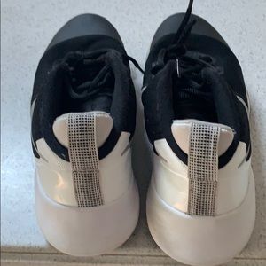 Nike women’s basketball sneakers